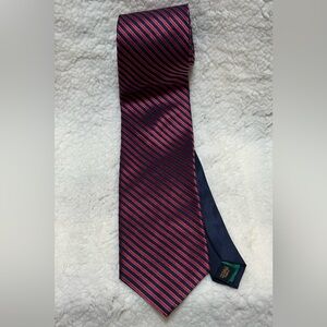 Tommy Hilfiger Mens Necktie 100% Silk Red & Navy Blue Diagonal Stripes 57”x 3.5”